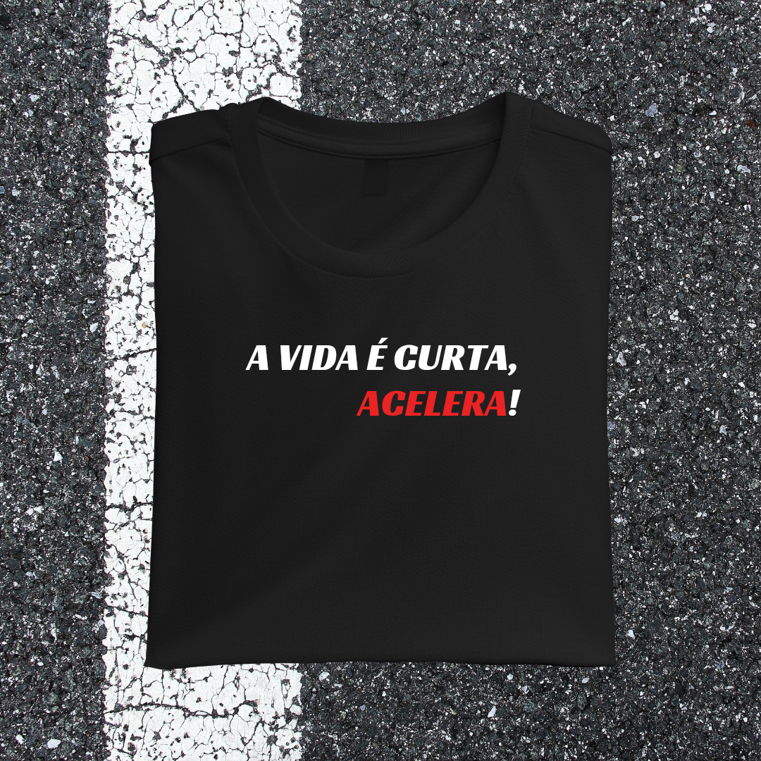 Camiseta A VIDA É CURTA, ACELERA!